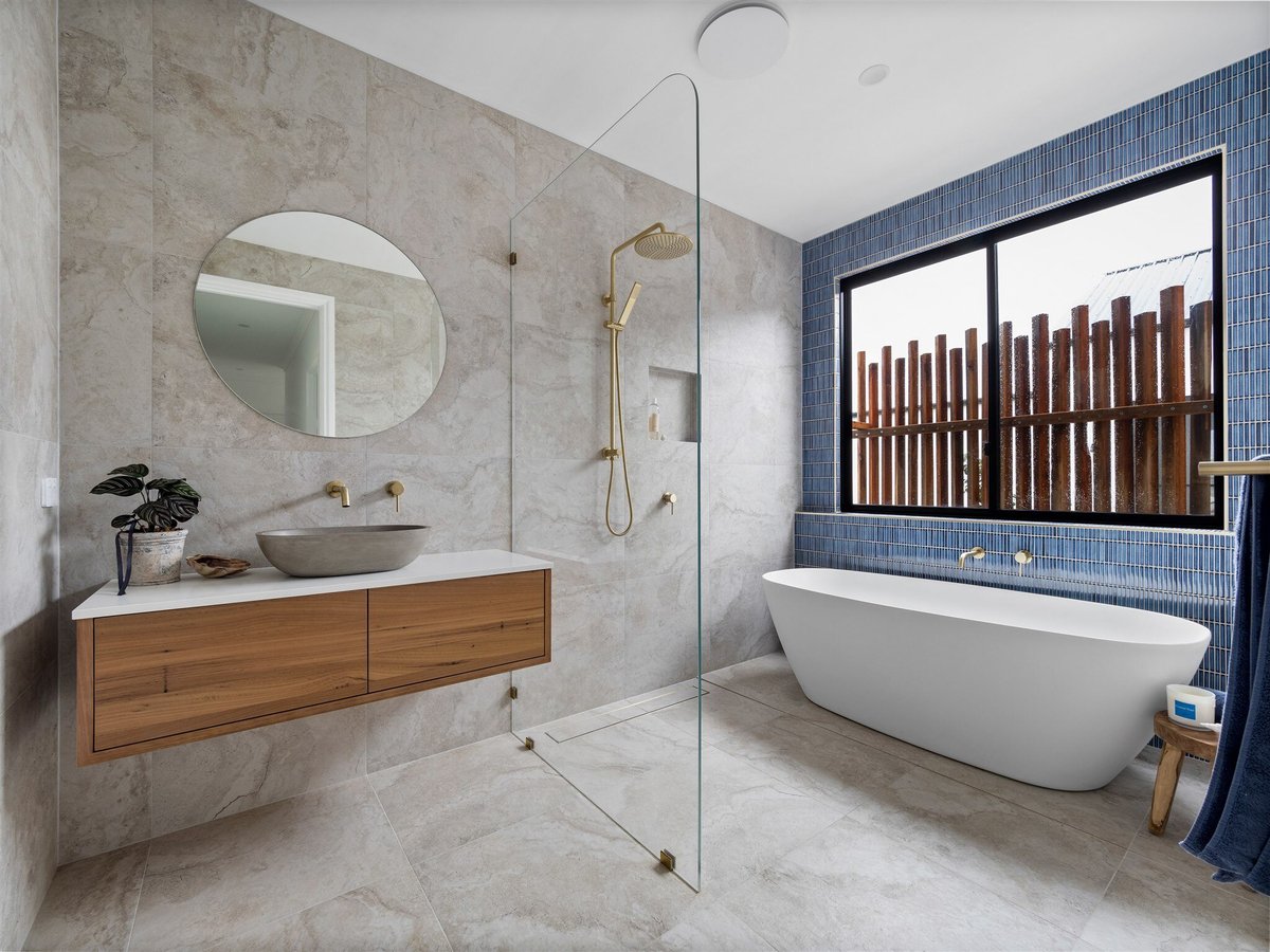 Forest To Coast Homes - Beautiful bathroom